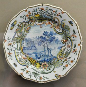 Assiette, Rouen vers 1750 