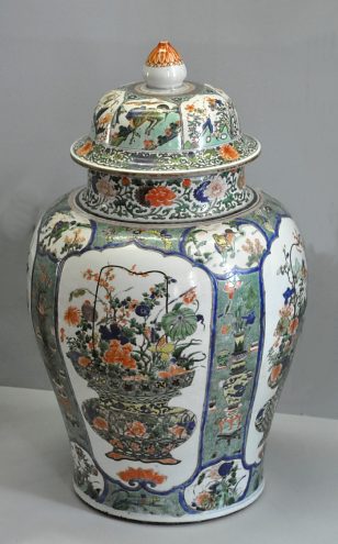 Potiche, porcelaine dure Potiche, porcelaine dure