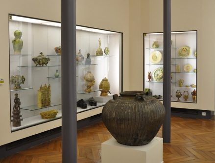 Salle des poteries antiques et des terres vernissées