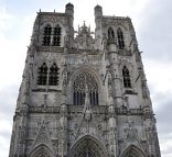 La façade de la collégiale Saint-Vulfran