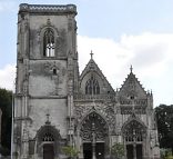 La façade de l'église Saint-Gilles