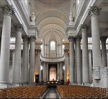 La nef de la cathédrale Saint-Vaast