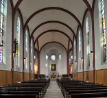 La nef de l'église Notre-Dame de Lourdes à Chaville