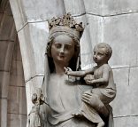 Vierge du XIVe siècle découverte sous le dallage en 1895