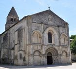 La façade de l'abbaye aux Dames à Saintes