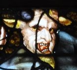 Un démon dans le vitrail du Jugement dernier de Jehan III Macadré (époque Renaissance)