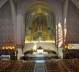 La nef de l'église Sainte-Jeanne d'Arc à Versailles