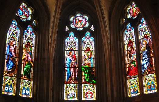 Les vitraux de la chapelle absidiale Saint-Pierre