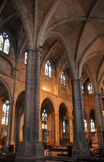 Ces piliers du bas–côté sud sont dans la partie orientale de la nef
