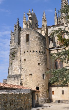 La tour ronde sur le côté sud de la cathédrale.