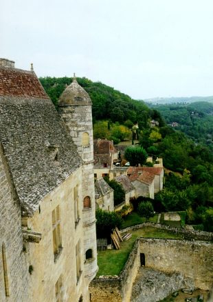 Le logis des seigneurs et la campagne du côté Ouest