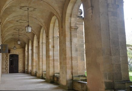 Galerie intérieure du cloître.