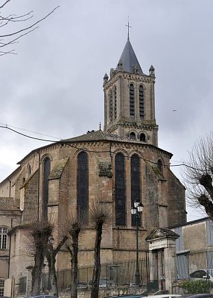 Le chevet de l'église Saint-Pierre