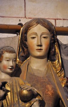 Statue de la Vierge à l'Enfant, détail.