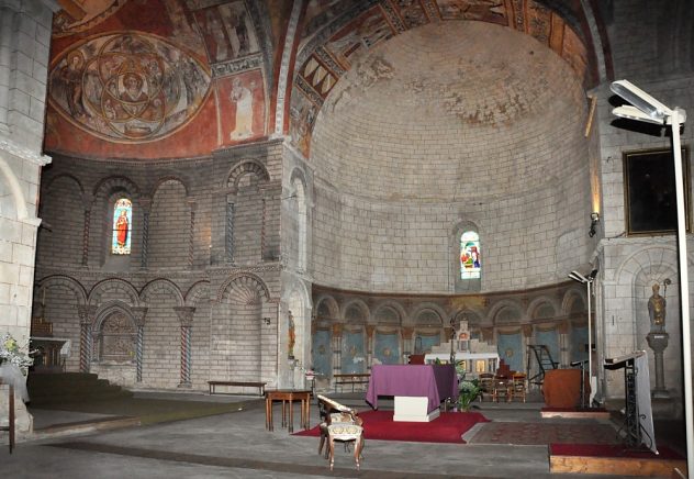 Le carré du transept et le transept sud. Le carré du transept et le transept sud.