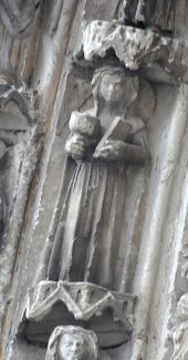 Une Vierge sage dans une voussure Une Vierge sage dans une voussure
