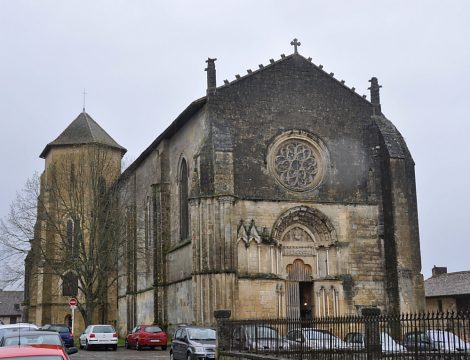 Vue d'ensemble de l'église Saint-Sauveur.