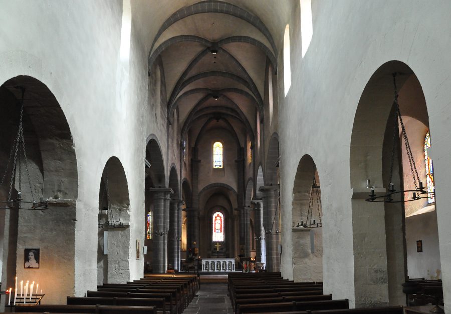 La nef et le chur de l'église de Chamalières. La nef et le chur de l'église de Chamalières.