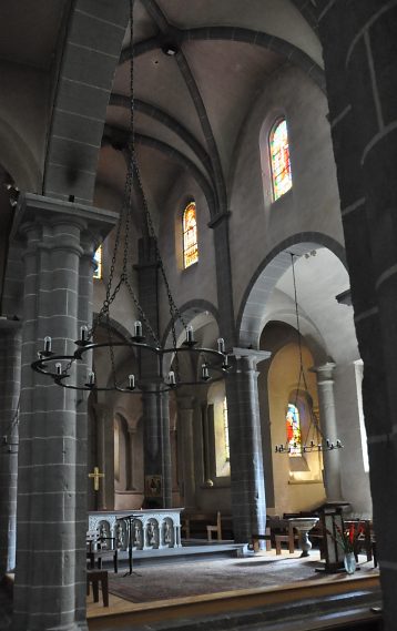 Le chur et l'élévation sud. Le chur et l'élévation sud.