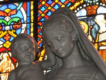 Statue de la Vierge à l'Enfant, détail