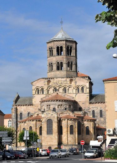 La célèbre abside romane de l'abbatiale d'Issoire