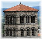 Clocher roman de l'abbatiale Saint-Austremoine vu depuis le belvédère de la Tour
