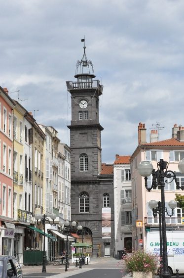 La Tour de l'horloge se dresse non loin de la place de la République.