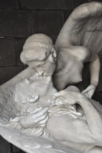 «Le Baiser de la Gloire», détail.