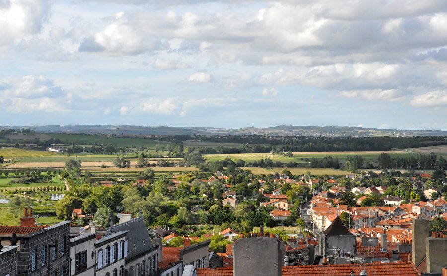 Un aspect du splendide paysage auvergnat que l'on peut admirer du sommet  de la Tour de l'Horloge.