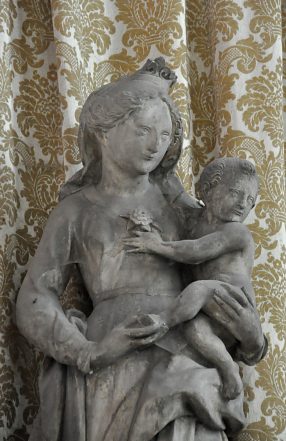 Statue de la Vierge à l'Enfant, détail