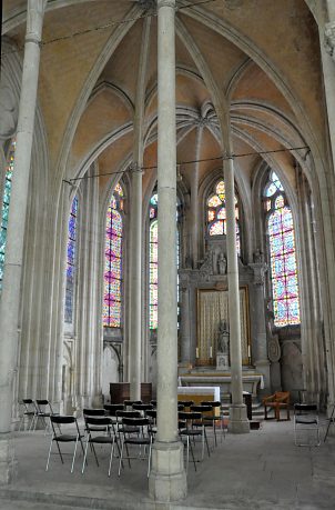 La chapelle axiale dédiée à la Vierge