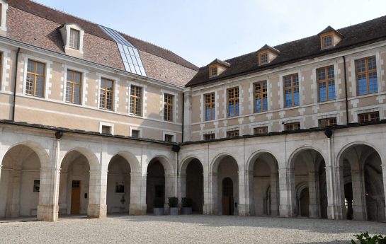 Le cloître et les bâtiments élevés par les Mauristes à partir de 1629