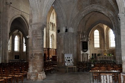 Le bas–côté sud avec la chapelle de la Vierge