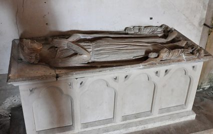 Gisant du XIIIe siècle d'un comte de Joigny