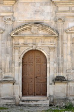 La porte ouest du château des Gondi