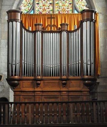 L'orgue de tribune est dû au facteur Callinet.