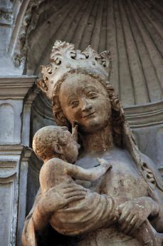 LA VIERGE AU SOURIRE, détail.