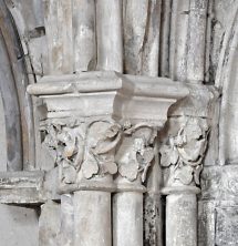 Un chapiteau dans la salle capitulaire