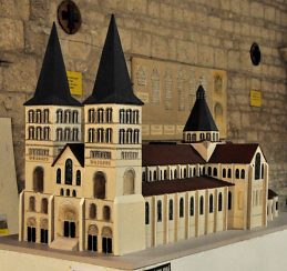 Maquette de l'église vue depuis sa façade occidentale