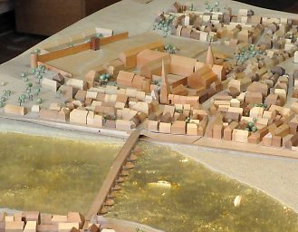 L'Office du tourisme propose un plan 3D de la ville au Moyen Âge.