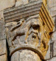 Chevaux affronts dans le baptistère