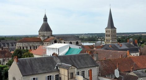 Vue d'ensemble de la prieurale depuis le rempart nord