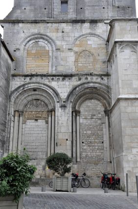 Arcades sur la façade occidentale