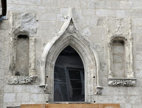 Vestiges de sculptures gothiques sur le côté sud