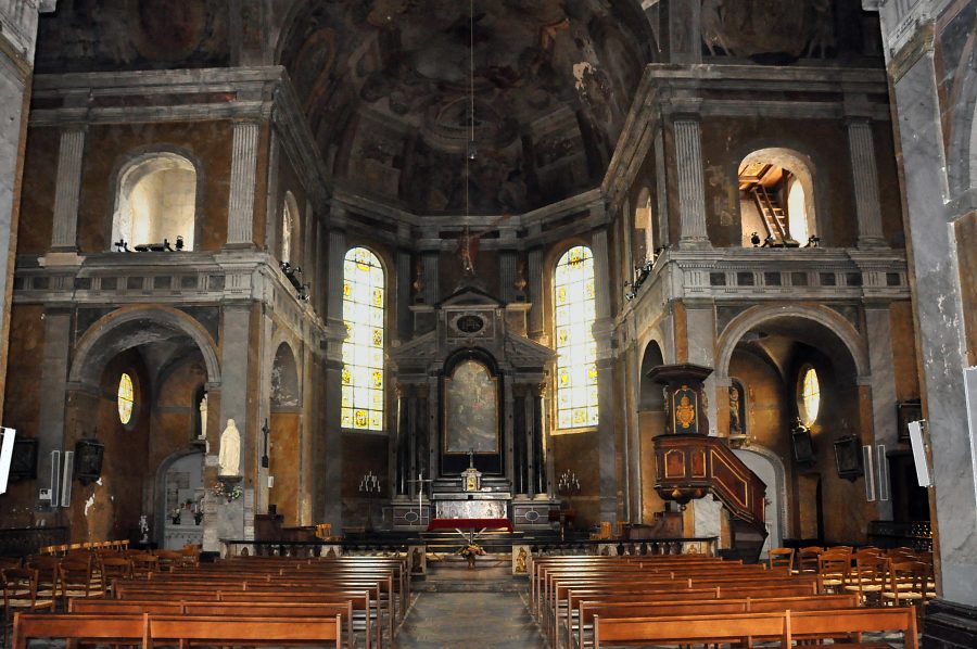 Vue d'ensemble de l'église Saint–Pierre