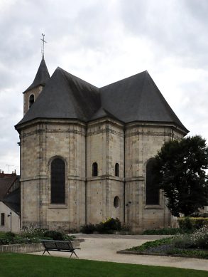 La croix grecque est bien visible sur cette vue depuis l'est