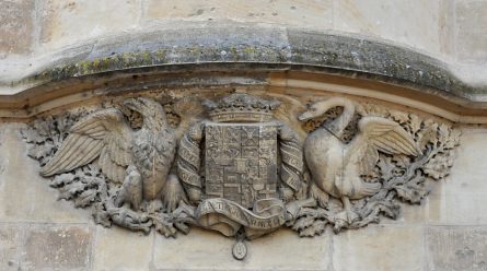 Culot orné d'un aigle et du cygne de la maison des Clèves.