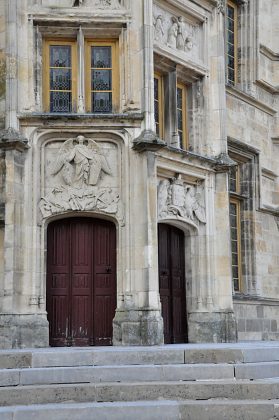 La tourelle centrale et ses deux portes