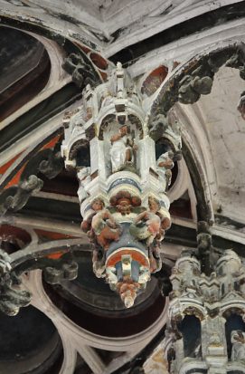 Clé pendante devant la chapelle de la Vierge