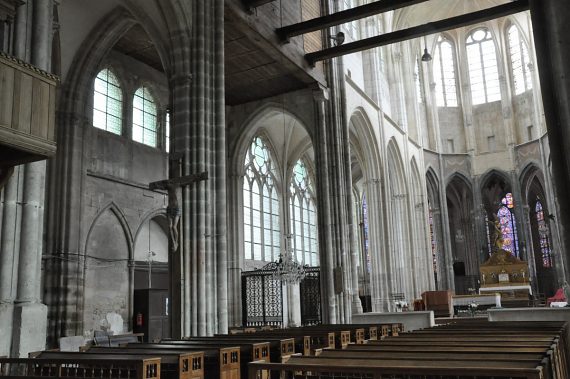 La nef et le côté nord de l'église